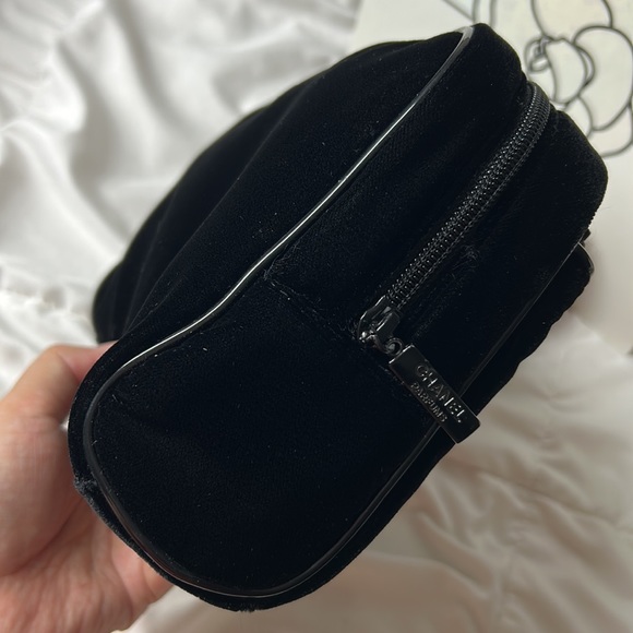 🖤CHANEL PARFUMS black velvet clutch or makeup pouch NEW - Picture 8 of 17